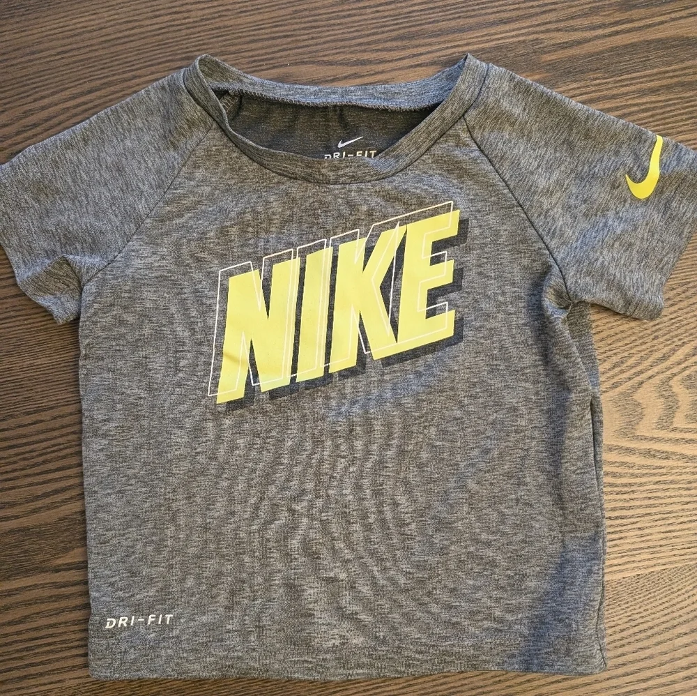 ✨5 For $50 Nike Gray and Black Dri-FIT Kids Set 12 Months